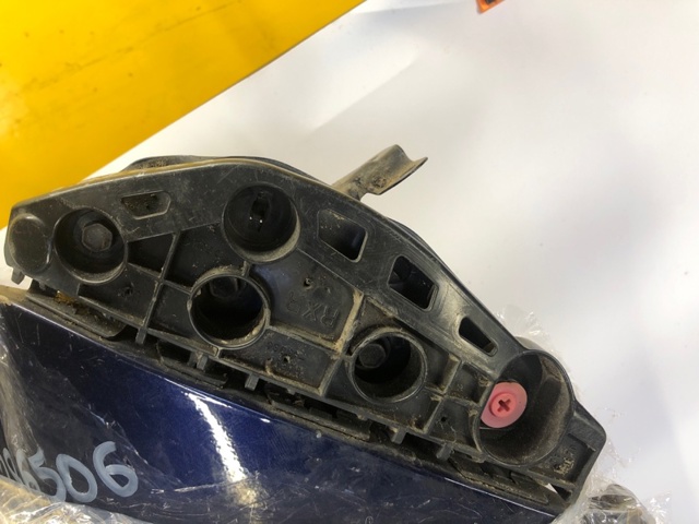 Кронштейн бампера переднього, правий 525350E040 TOYOTA