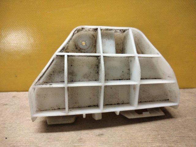 Кронштейн бампера заднього, правий 5256202140 TOYOTA