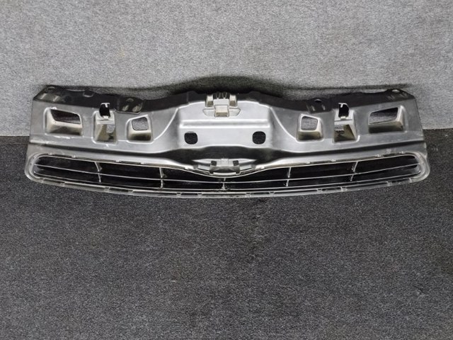 Решітка радіатора 5311152570 TOYOTA