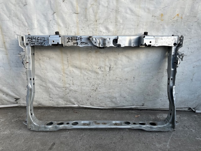 Панель передня Toyota Prius