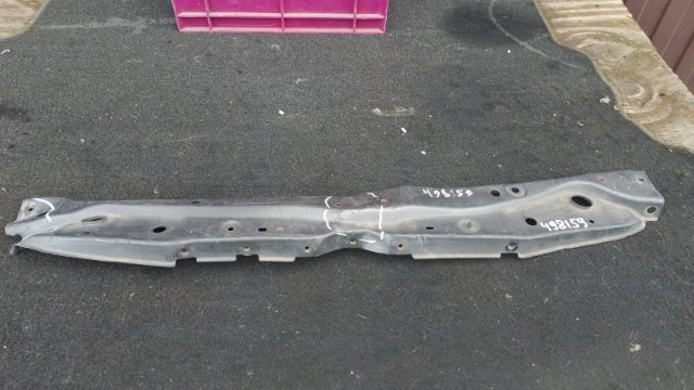 Рамка радіатора верхня 5321606130 TOYOTA