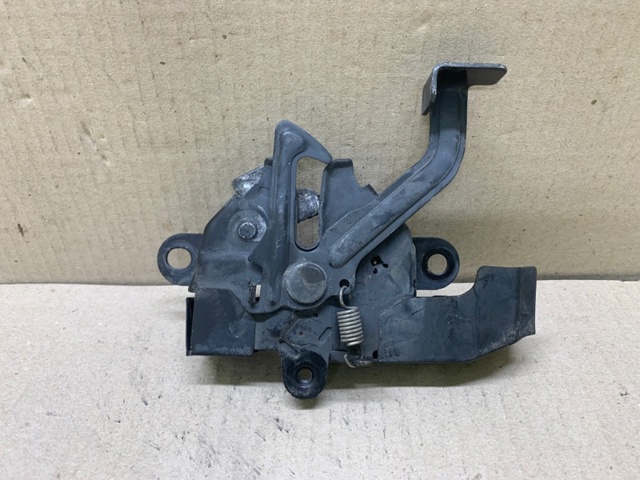 Запор капота (замок і привід замка капота) 5351006180 TOYOTA