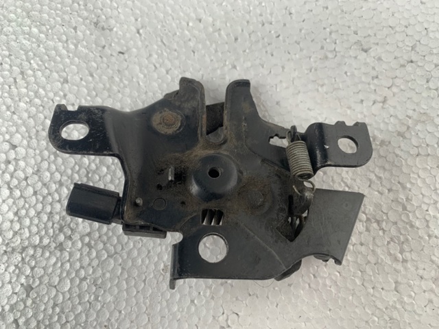 Замок кришки капота 5351047102 TOYOTA