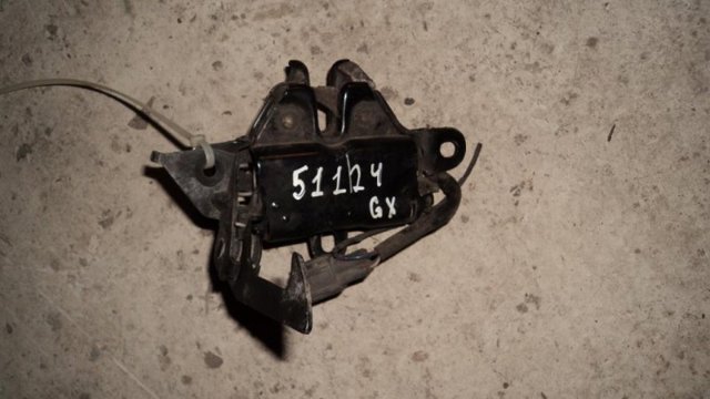 Запор капота (замок і привід замка капота) 5351060170 TOYOTA