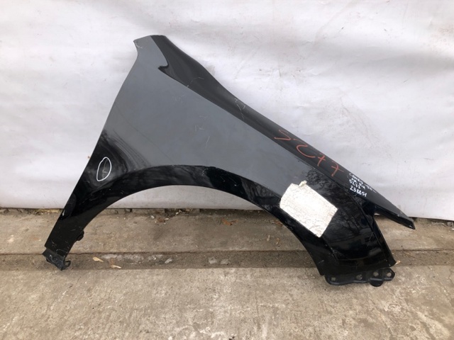 Переднє праве крило 5381106140 TOYOTA