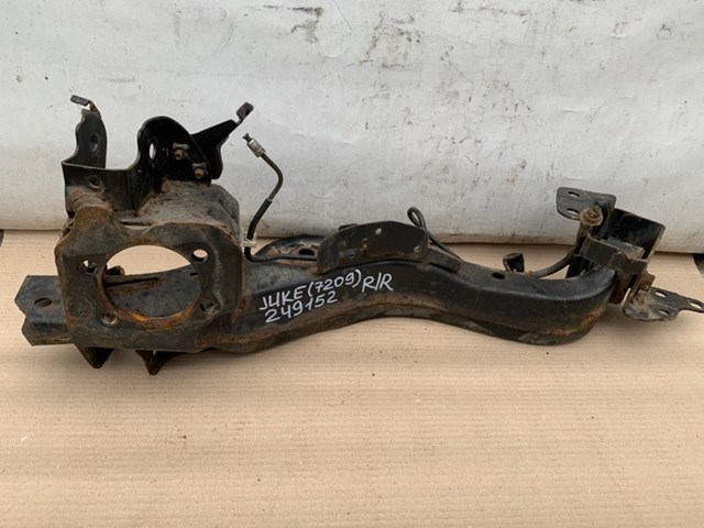 Балансир задній нижній, правий 555011KD0A NISSAN