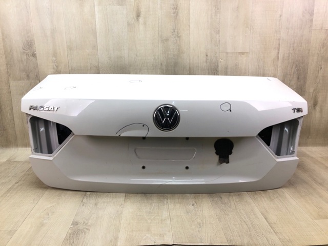 Кришка багажника кузова 561827025D VAG