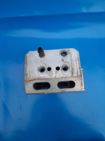 Кронштейн підсилювача переднього бампера 5701347040 TOYOTA