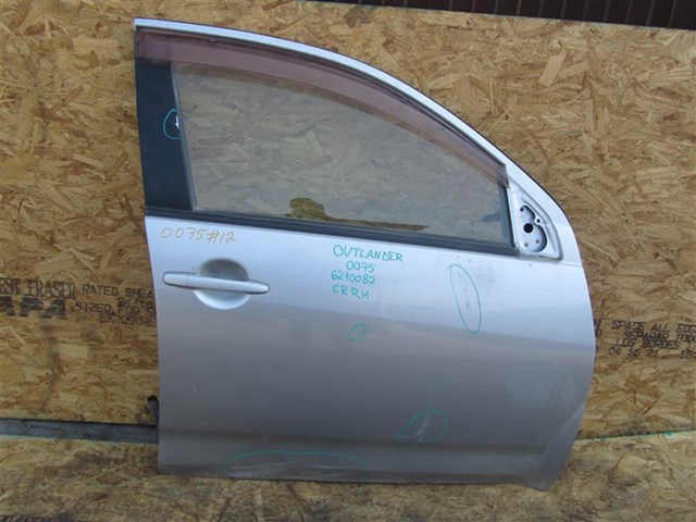 Скло передніх дверей, правих 5706A008 MITSUBISHI