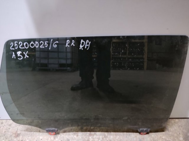Скло задньої двері правої 5736A254 MITSUBISHI