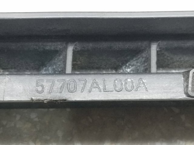 Кронштейн-адаптер кріплення фари передньої, правої 57707AL00A SUBARU