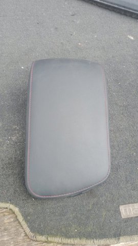 кришка подлоктніка 5890578010C1 TOYOTA