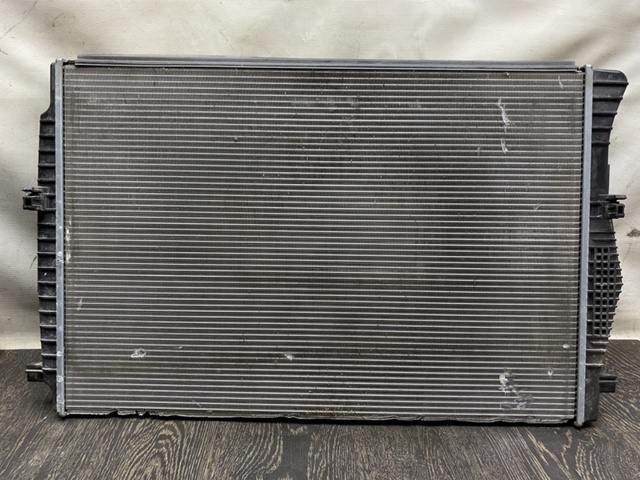 Радіатор системи охолодження двигуна 5QM121251F VAG