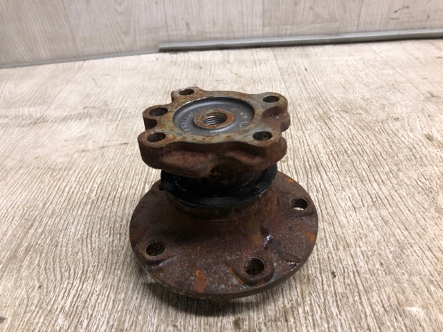 Маточини задніх коліс 5QM598611 VAG