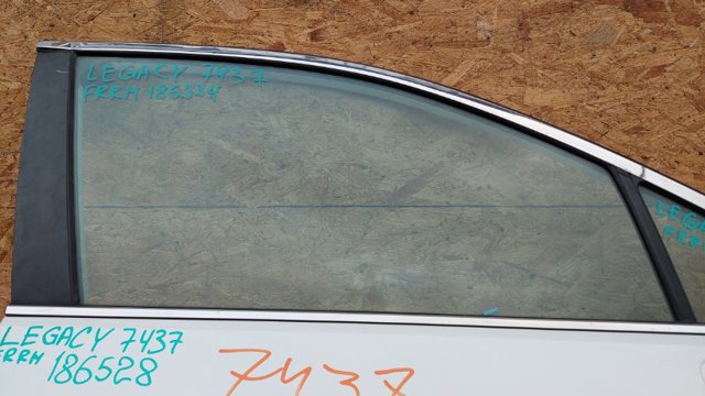 Скло передньої правої двері 61011AL00B SUBARU