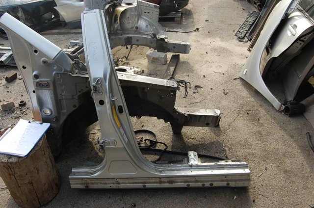 Стійка центральна, права 613110E010 TOYOTA