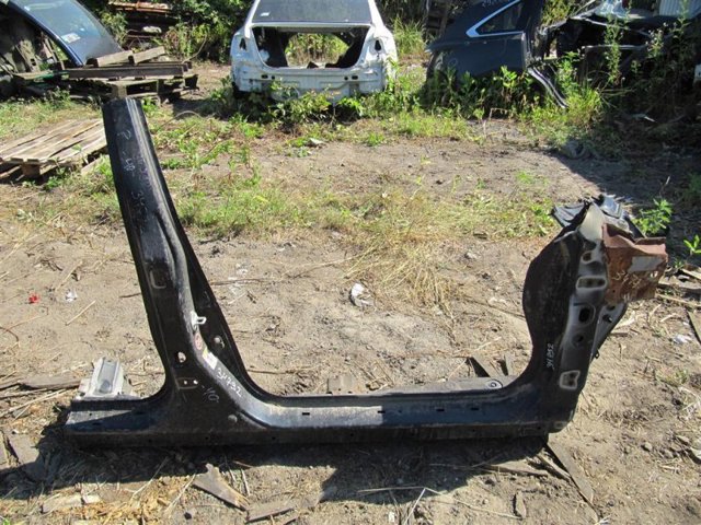 Амортизаційна стійка центральна, права 6131133060 TOYOTA