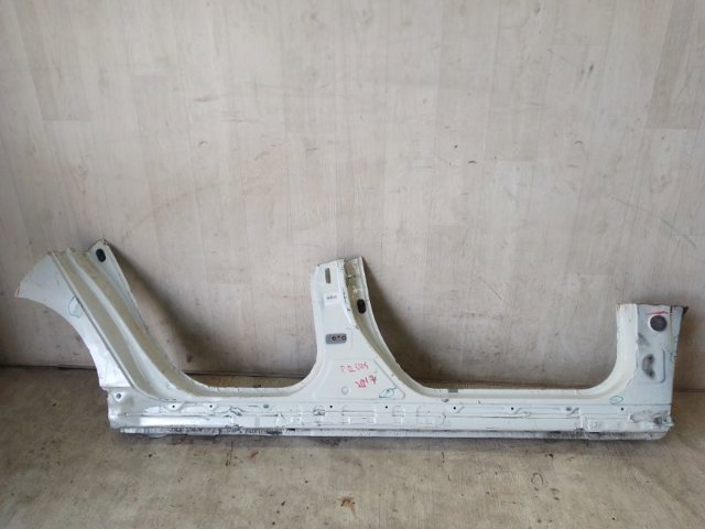 Амортизаційна стійка центральна, права 6131147050 TOYOTA
