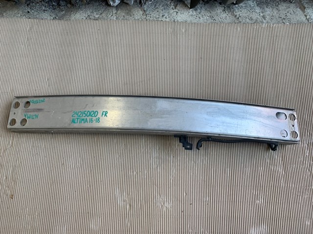 Швелер переднього бампера 620329HS1A NISSAN