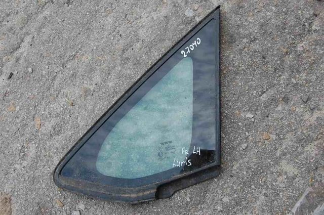 Скло-кватирка дверей, передніх, лівих 6212002010 TOYOTA