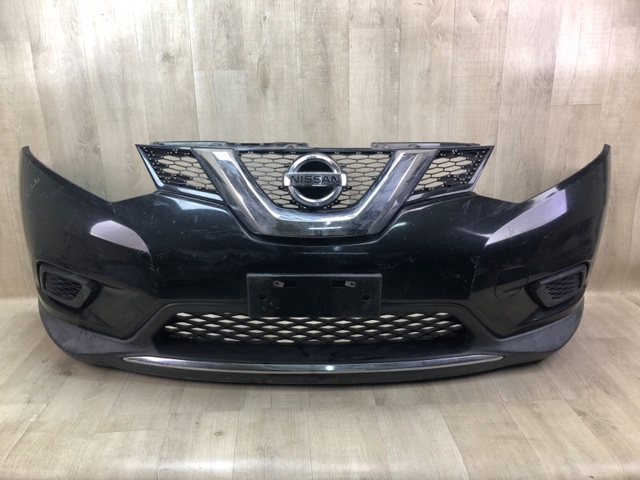 Решітка радіатора 623104BA0A NISSAN