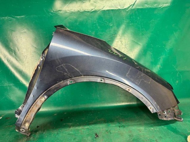 Переднє праве крило 631004BA0A NISSAN