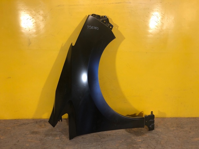 Переднє праве крило 631005SA0A NISSAN