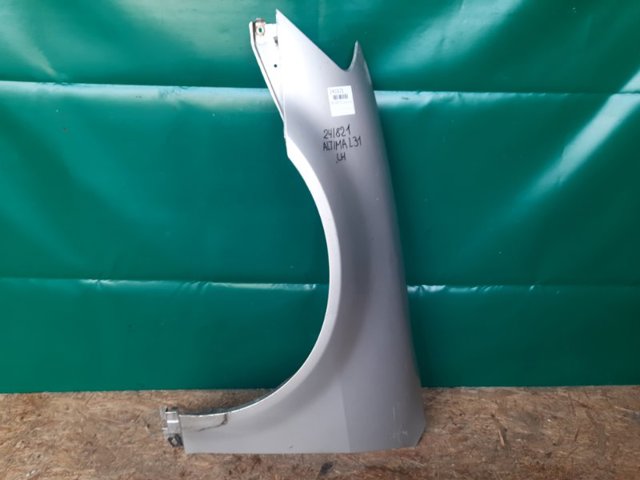 Переднє праве крило 631128J030 NISSAN