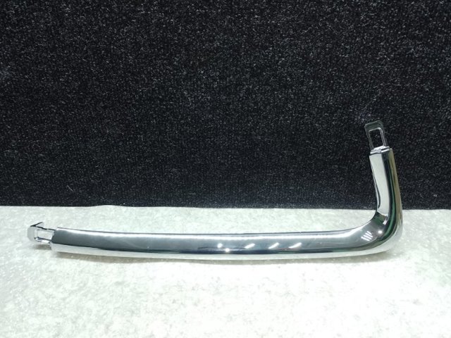 Молдинг бампера переднього, центральний 6400C964 MITSUBISHI