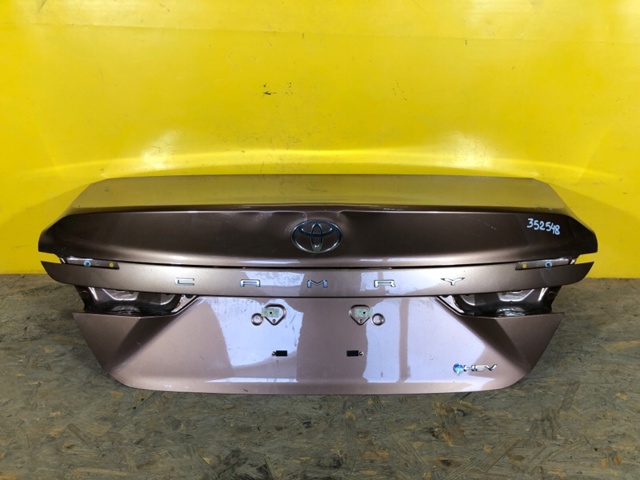 Кришка багажника кузова 64401AQ030 TOYOTA