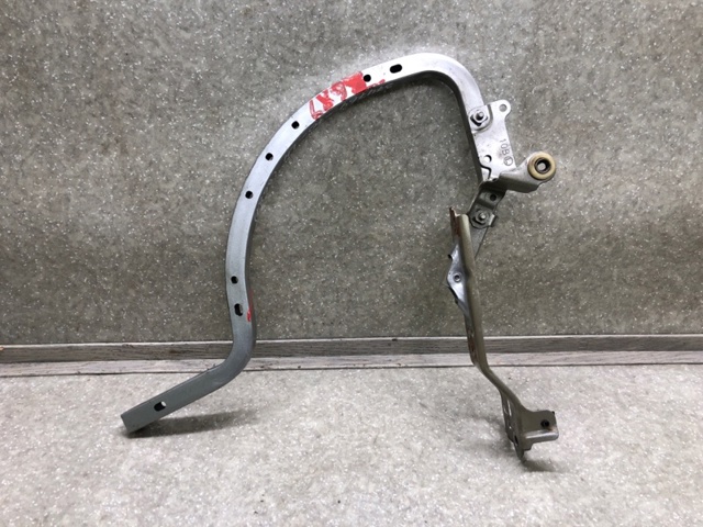 Шарнір кришки багажника 6452006100 TOYOTA