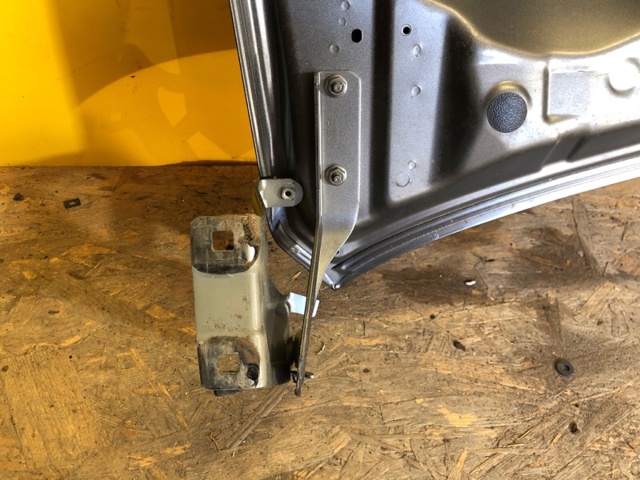 Завіс капота, правий 654005SK0B NISSAN