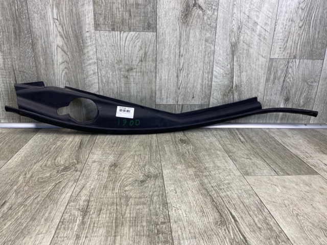 Ущільнювач крила 658214GA0A NISSAN