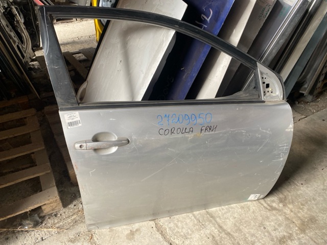 Пасажирські передні двері 6700102340 TOYOTA