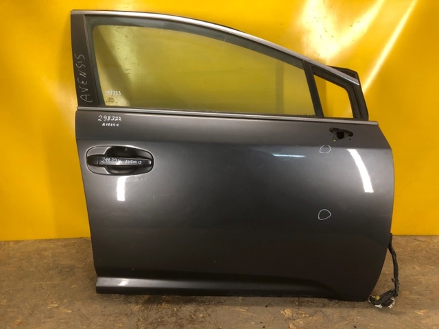 Пасажирські передні двері 6700105070 TOYOTA