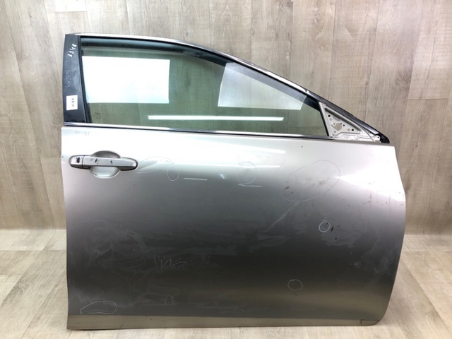 Пасажирські передні двері 6700106220 TOYOTA