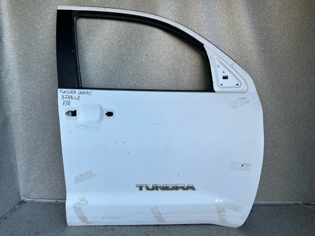 Дверка передня права 670010C121 TOYOTA