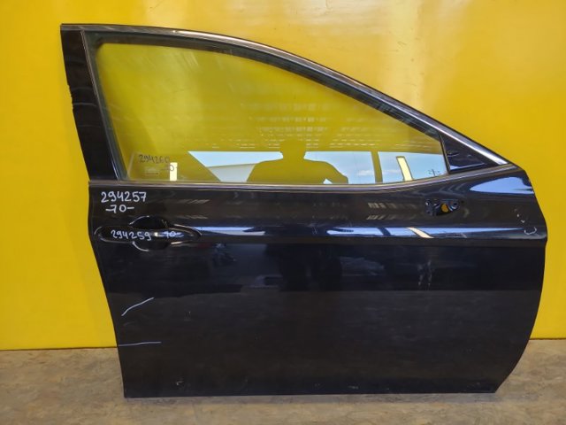 Пасажирські передні двері 6700133240 TOYOTA