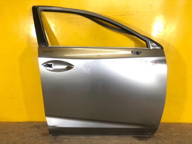 Пасажирські передні двері 6700178030 TOYOTA