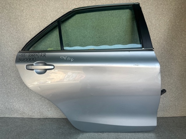 Двері пасажирські задні праві 6700306241 TOYOTA