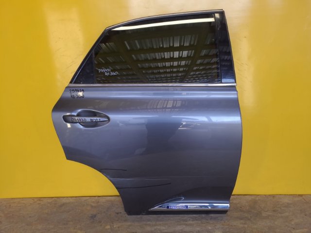 Двері задні в зборі 670030E070 TOYOTA
