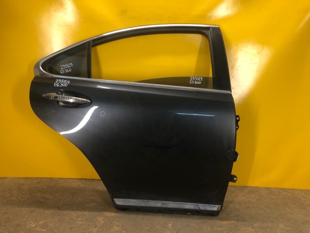 Двері задні в зборі 6700333180 TOYOTA