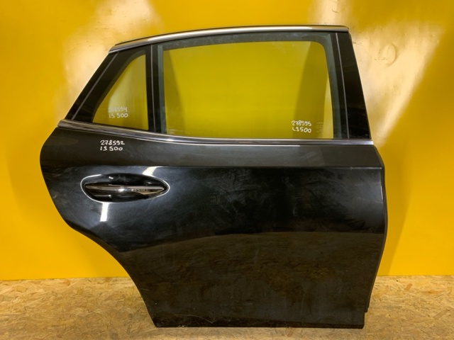Двері пасажирські задні праві 6700350120 TOYOTA