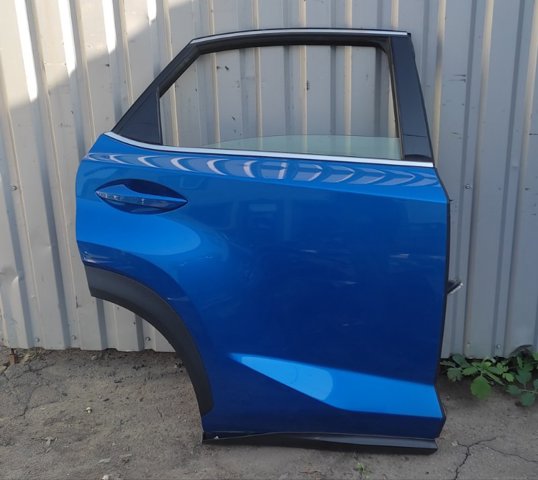 Двері пасажирські задні праві 6700378030 TOYOTA