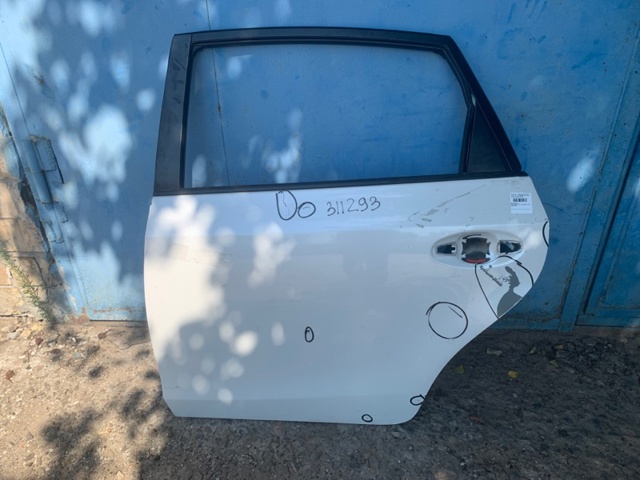 Двері задні, ліві 6700447190 TOYOTA