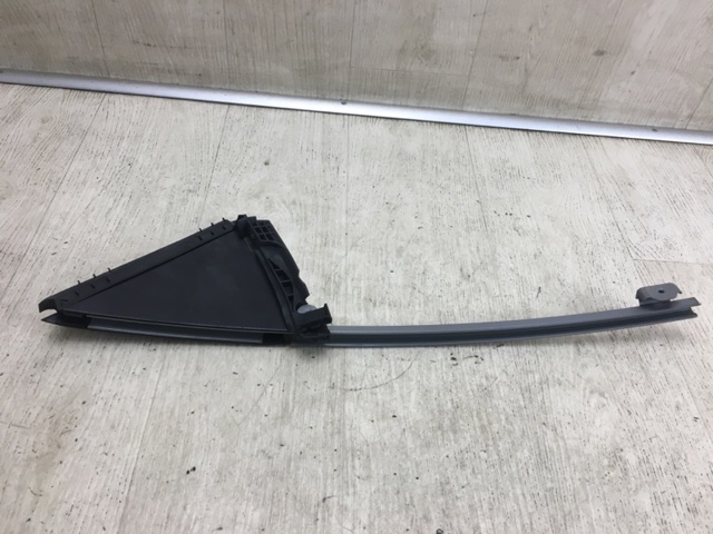 Задня кватирка права 6747048010 TOYOTA