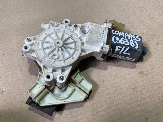 Мотор склопідйомника водійських дверей 68002899AA CHRYSLER