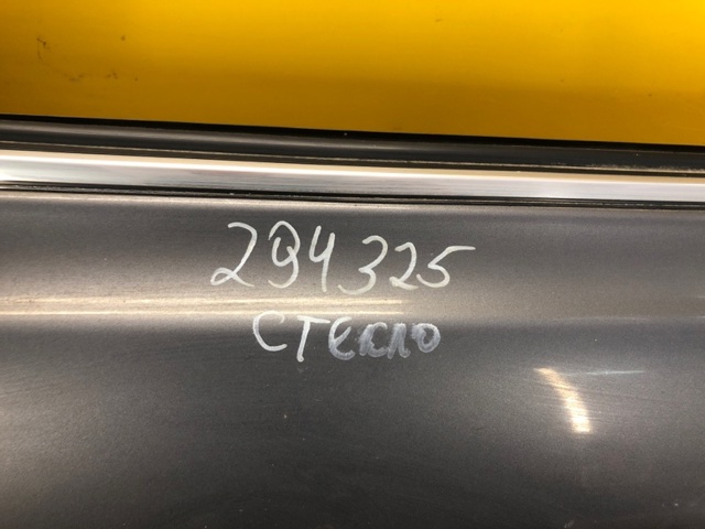 Скло передніх дверей, правих 6810105030 TOYOTA