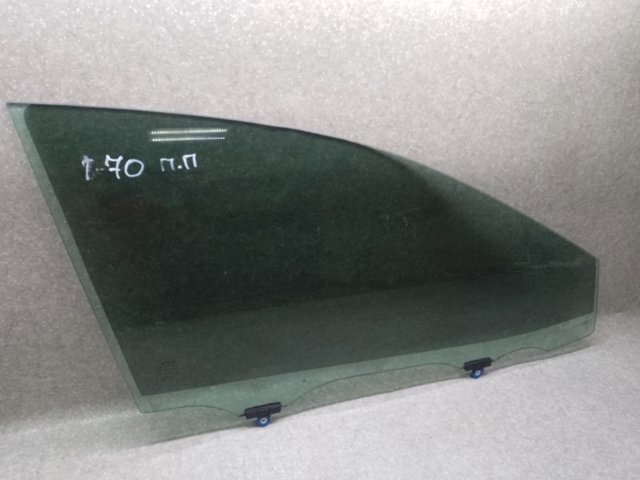 Скло передньої правої двері 6810106340 TOYOTA