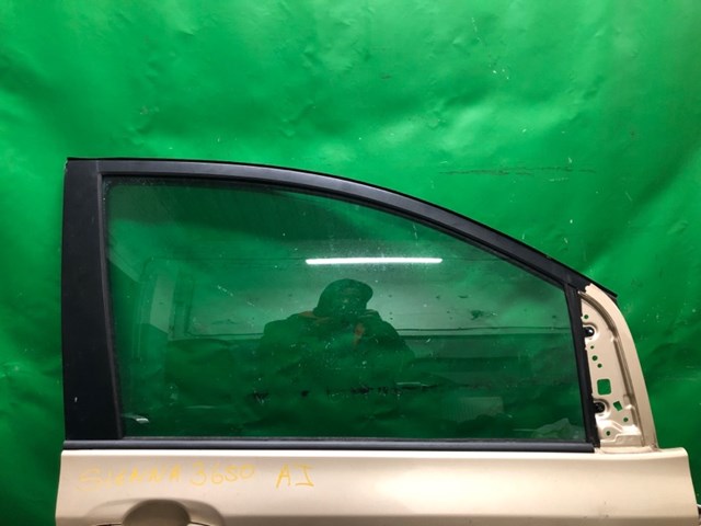 Скло передніх дверей, правих 6810108050 TOYOTA